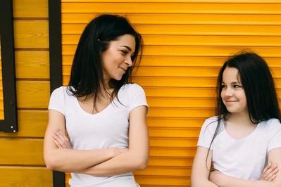 Pierwszy biustonosz dla dziewczynki – kiedy kupić i jaki wybrać?