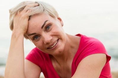 Uderzenia gorąca podczas menopauzy — czy są groźne?