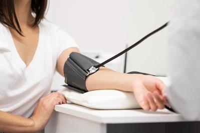 Niskie ciśnienie u kobiet – kiedy to normalne, a kiedy wymaga uwagi?