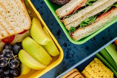 Śniadanie do szkoły – pomysły na zdrowe szybkie śniadanie do lunchboxu dla dziecka