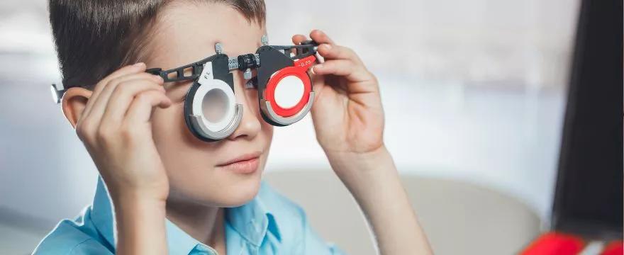 Wady wzroku u dzieci – kiedy konieczna jest wizyta u okulisty?