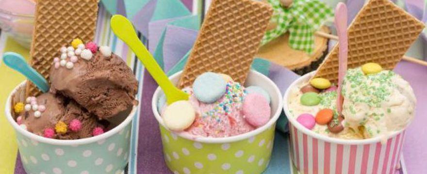 Zdrowe i apetycznie podane lody na dziecięcą imprezę urodzinową