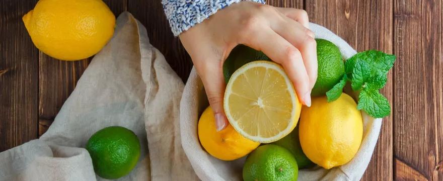 Jak myć cytrusy, by pozbyć się z ich skórki pestycydów?