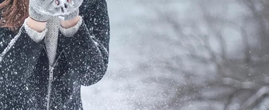 Rękawiczki damskie zimowe – jak wybrać idealny model na najchłodniejsze dni?