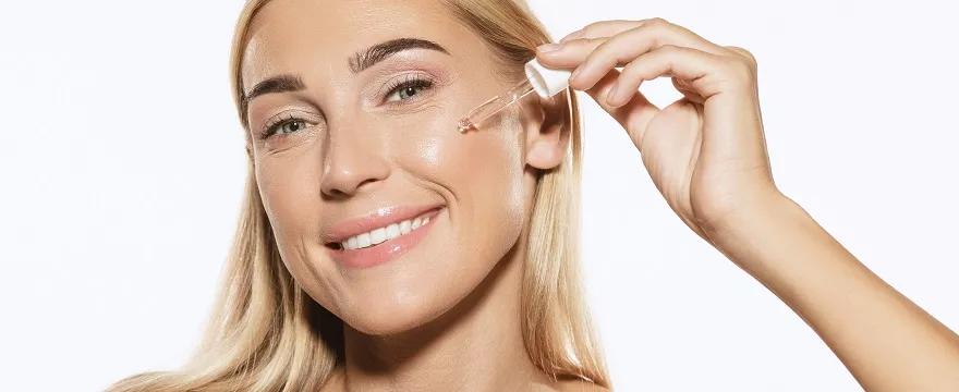 Jak stosować serum do twarzy? Efektywna aplikacja