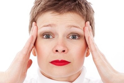 Co pomoże na migrenę? Stymulacja nerwów czy stabilizacja hormonalna?