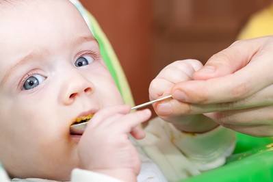 Rozszerzanie diety niemowlaka – 10 PORAD DIETETYKA!