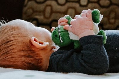 3 miesiąc życia dziecka: rozwój fizyczny i emocjonalny, co umie 3-miesięczny niemowlak 