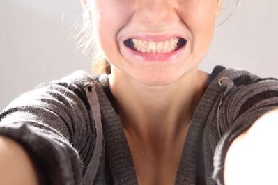 6 nawyków niszczących zęby