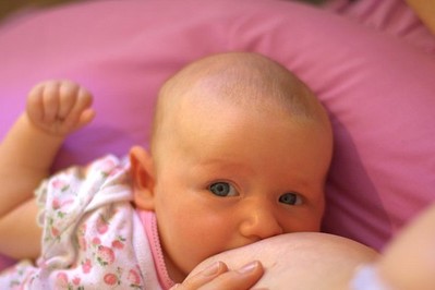 Karmienie piersią – jak zwiększyć laktację?