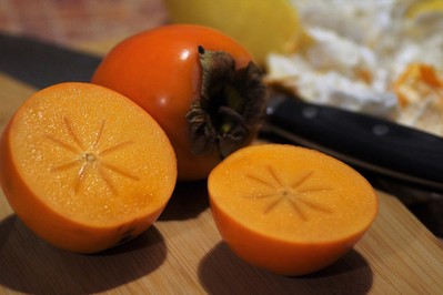 Kaki owoc (persymona) – jak jeść i jakie ma właściwości?
