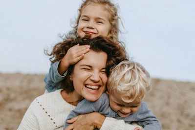 Jak uciszyć wewnętrzną krytyczkę? 3 lekcje self-care dla młodej mamy od psychologa.