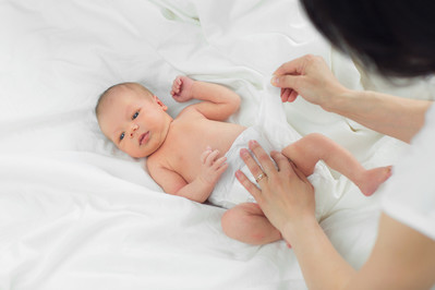 Problemy pielęgnacyjne związane z okolicą pieluszkową. Pielęgnacja skóry niemowlęcia