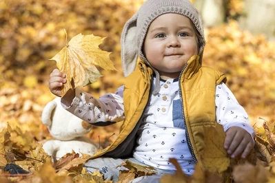 Jak nie przegrzewać dziecka zimą i jesienią? Ubrania, aktywność, otoczenie