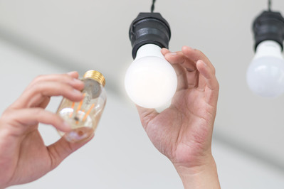 Przelicznik LED na zwykłą żarówkę – sprawdź, jaką moc ma żarówka