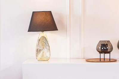 Ceramiczna lampa stołowa – fantastyczna opcja do salonu glamour