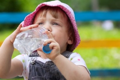 Picie wody przez niemowlęta - dozwolone czy zabronione?