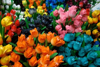 Gotowe bukiety ze sztucznych kwiatów – jako wystrój wnętrza i nie tylko