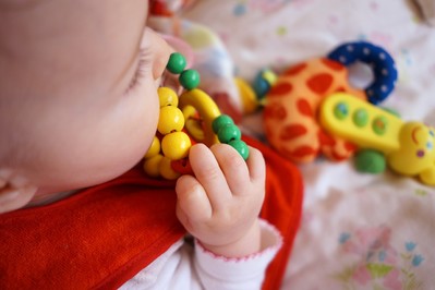 Ząbkowanie u niemowlaka- jak przetrwać trudny okres?