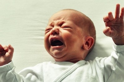 Napady płaczu u niemowlęcia: przyczyny i jak sobie z nimi radzić 