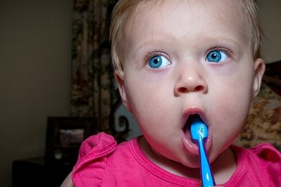 Pierwsza pasta do zębów dla dziecka: jak i od kiedy zacząć mycie zębów?