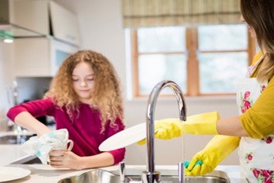 Sprzątanie domu kiedy w domu mieszkają dzieci - naturalne środki 