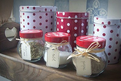 Jak wykorzystać ozdobne puszki?