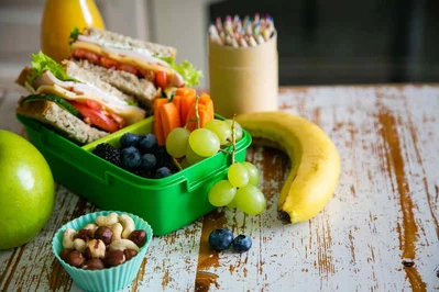 Zdrowy lunchbox do szkoły – co warto przygotować dla malucha? Sprawdź!