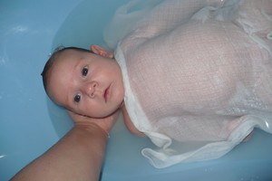 Kąpiel noworodka- nadal dyskusyjny temat.
