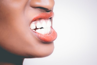 Szczoteczki międzyzębowe – kiedy dentysta je zaleci?