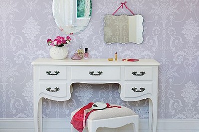 Jak urządzić toaletkę?