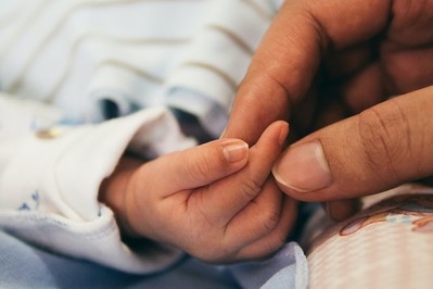 Urlop okolicznościowy urodzenie dziecka – kto może z niego skorzystać?