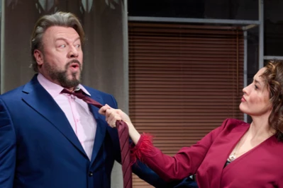 „Bożyszcze kobiet” – gwiazdorska komedia na scenie Teatru Capitol