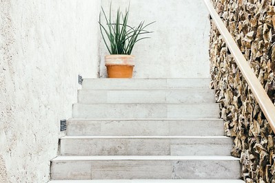 Betonowe schody: jak i czym je malować