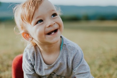 Ząbkowanie i ślinotok: wysuszona skóra na buzi dziecka. Jak o nią dbać?