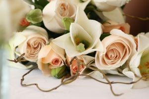 Kwiaty upiększą ceremonię ślubną i wesele