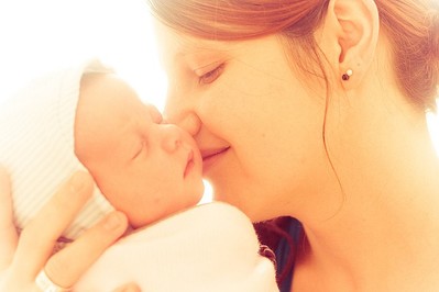 Oksytocyna podczas porodu i już po: jak działa?