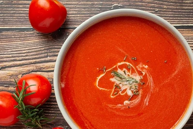 Jak zrobić pomidorową z rosołu? Pomysły zero waste w kuchni!