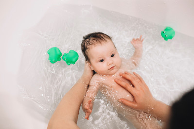 Jak zrobić krochmal do kąpieli niemowlęcia? PRZEPIS