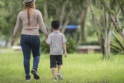 Czas na spacer! Dlaczego spacer jest dobry dla zdrowia całej rodziny?