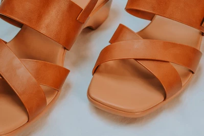 Wygodne i eleganckie sandały damskie – 5 rodzajów obuwia tego typu na lato. Sprawdź!