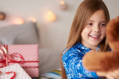 Prezenty na święta do 50 zł – propozycje z popularnych sklepów sieciowych