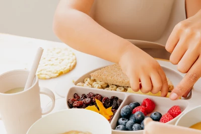 Jak i kiedy uczyć dziecko jeść sztućcami
