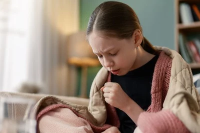 Dziecko kaszle po chorobie. Kiedy to normalne, a kiedy iść do lekarza?