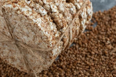 Co jeść zamiast chleba - 7 zdrowych i pysznych zamiennik&oacute;w chleba