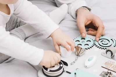 Zabawy z rocznym dzieckiem – jak wspierać rozwój malucha?