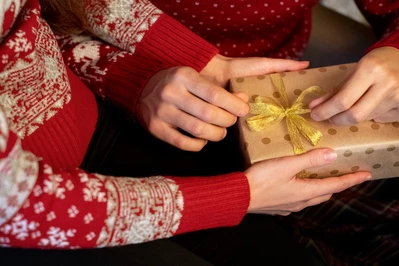 Niezręczne prezenty świąteczne. Tego nie dawaj pod choinkę!