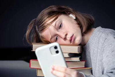 TikTok Brain – czy krótkie filmiki rujnują uwagę i koncentrację dzieci?