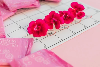 Kiedy pojawia się pierwsza miesiączka u dziewczynki?