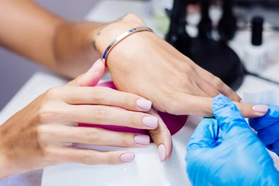 Modne paznokcie 2026 &ndash; trendy, kolory i stylizacje, kt&oacute;re będą hitem